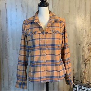 COLUMBIA like new ladies button down. Size Small